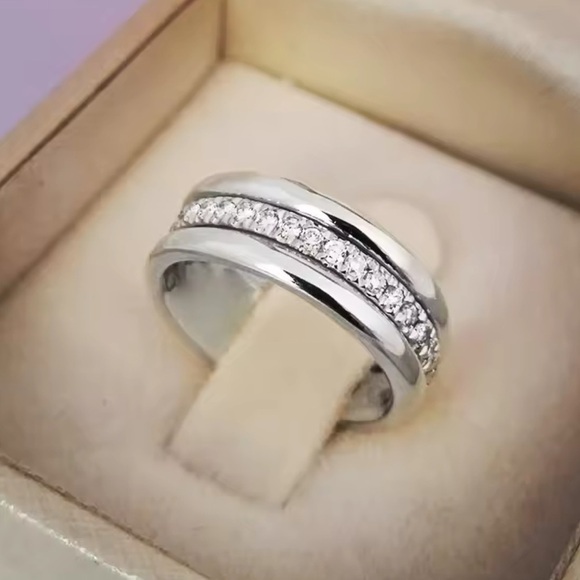 NWT Silver Tone Wedding Band - Picture 1 of 5